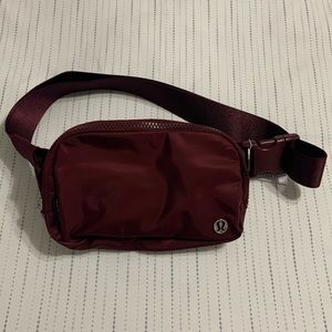 NWT Lululemon Everywhere Belt Bag - Mulled Wine